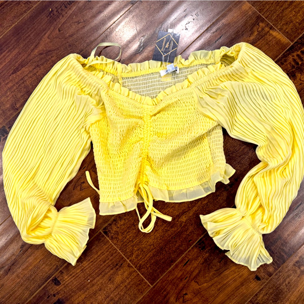 Super cute, cropped dressy blouse
